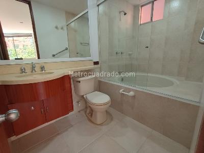 Apartamento de 3 alcobas en arriendo en El Poblado, Medellín, 110 m² · foto 16 de 20