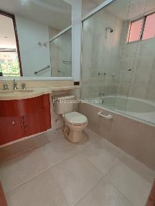 Apartamento de 3 alcobas en arriendo en El Poblado, Medellín, 110 m² · foto 17 de 20