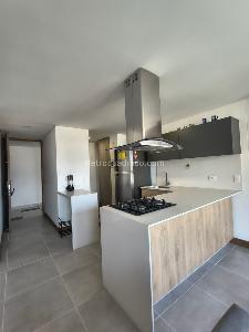 Apartamento de 2 alcobas en venta en El Poblado, Medellín, 86 m² · foto 3 de 20
