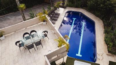 Casa de 5 alcobas en arriendo en Altos Del Poblado, Medellín, 1300 m² · foto 2 de 12