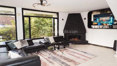 Casa de 5 alcobas en arriendo en Altos Del Poblado, Medellín, 1300 m² · foto 4 de 12