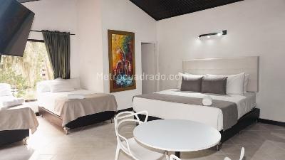 Casa de 5 alcobas en arriendo en Altos Del Poblado, Medellín, 1300 m² · foto 7 de 12