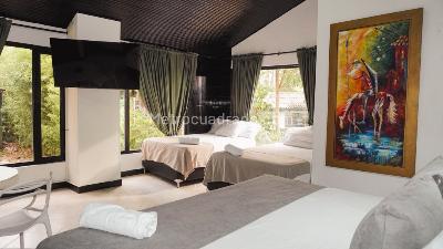 Casa de 5 alcobas en arriendo en Altos Del Poblado, Medellín, 1300 m² · foto 10 de 12