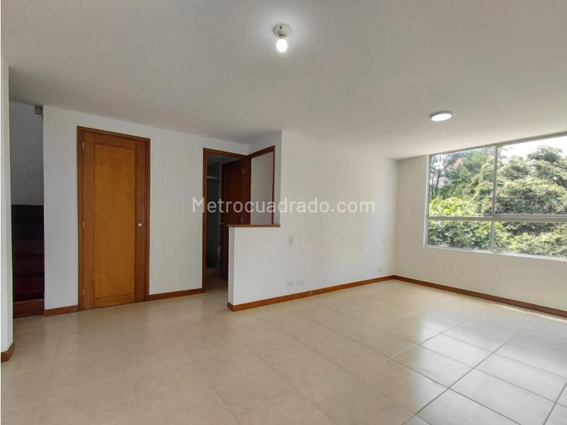 Spacious 4BR Apartment in Los Balsos, El Poblado - 3