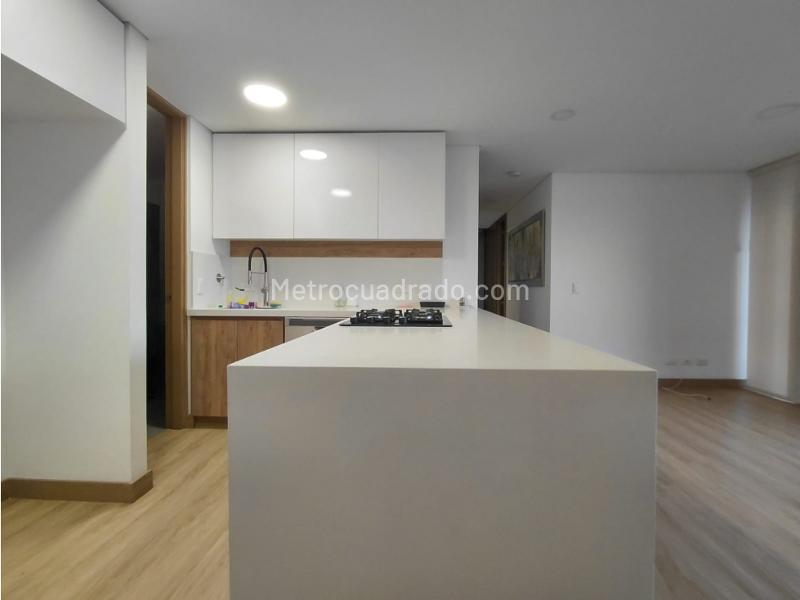 Apartamento moderno de 3 alcobas en Loma de las Brujas - 2