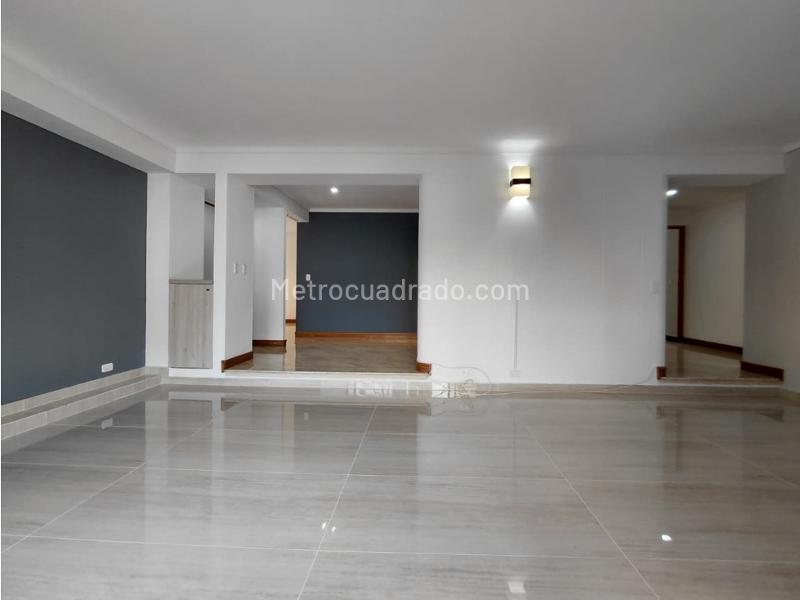 Spacious 4BR Apartment with Balcony in El Poblado