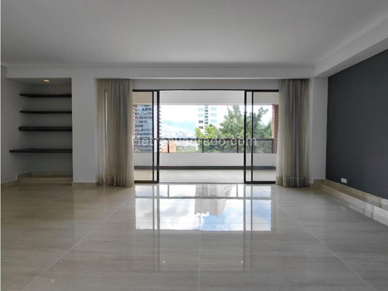 Spacious 4BR Apartment with Balcony in El Poblado - 3