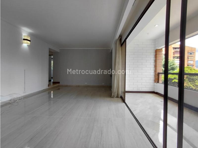Spacious 4BR Apartment with Balcony in El Poblado - 4