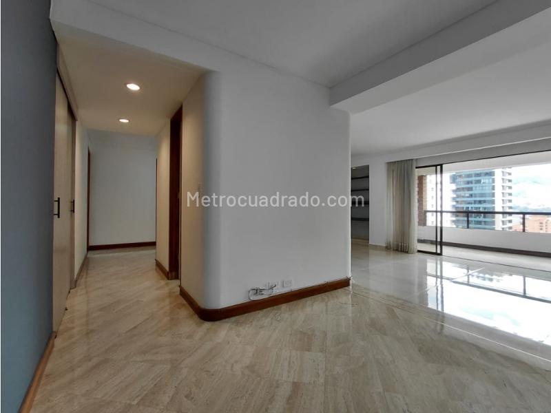 Spacious 4BR Apartment with Balcony in El Poblado - 5