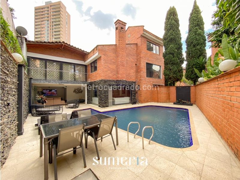 Casa Colonial con Piscina en El Poblado