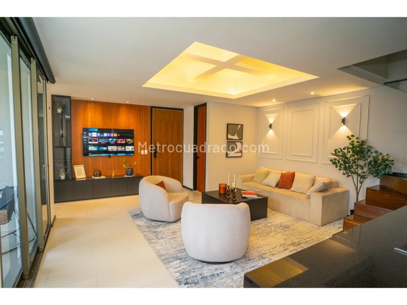 Apartamento Dúplex de 3 Alcobas con Vista a la Ciudad en Alto de Las Palmas - 3