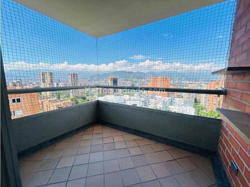 Luxury 3BR Apartment with Private Bathrooms in Los Balsos - 2