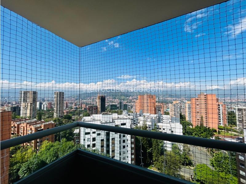 Luxury 3BR Apartment with Private Bathrooms in Los Balsos - 3