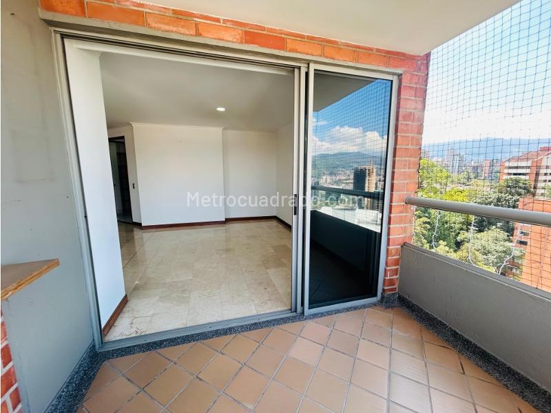 Luxury 3BR Apartment with Private Bathrooms in Los Balsos - 9