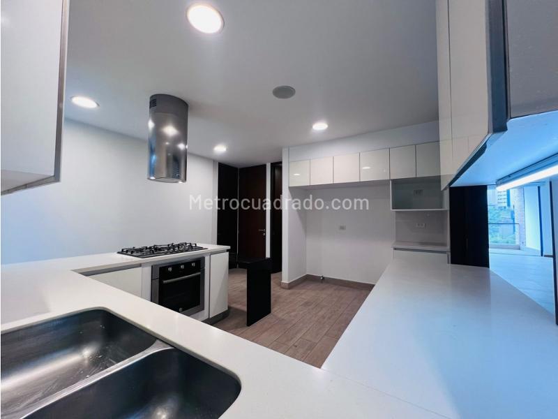 Apartamento Amplio de 5 Alcobas con Terraza en San Lucas - 2