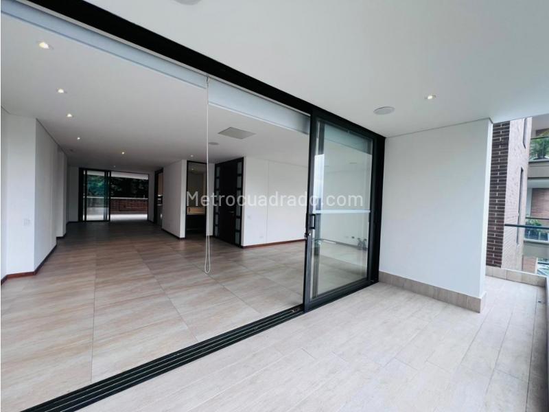 Apartamento Amplio de 5 Alcobas con Terraza en San Lucas - 5