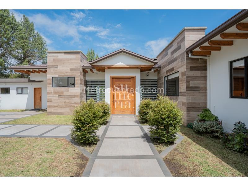 Casa Campestre de Lujo en Santa Elena