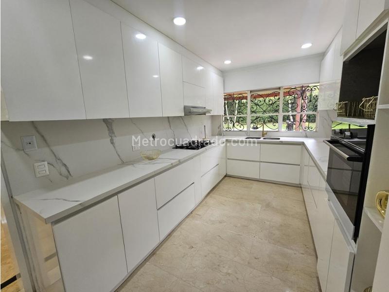 Spacious 4BR House Near El Tesoro Mall