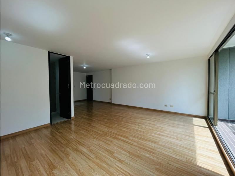 Apartamento Encantador de 2 Alcobas en Loma Los Balsos - 4