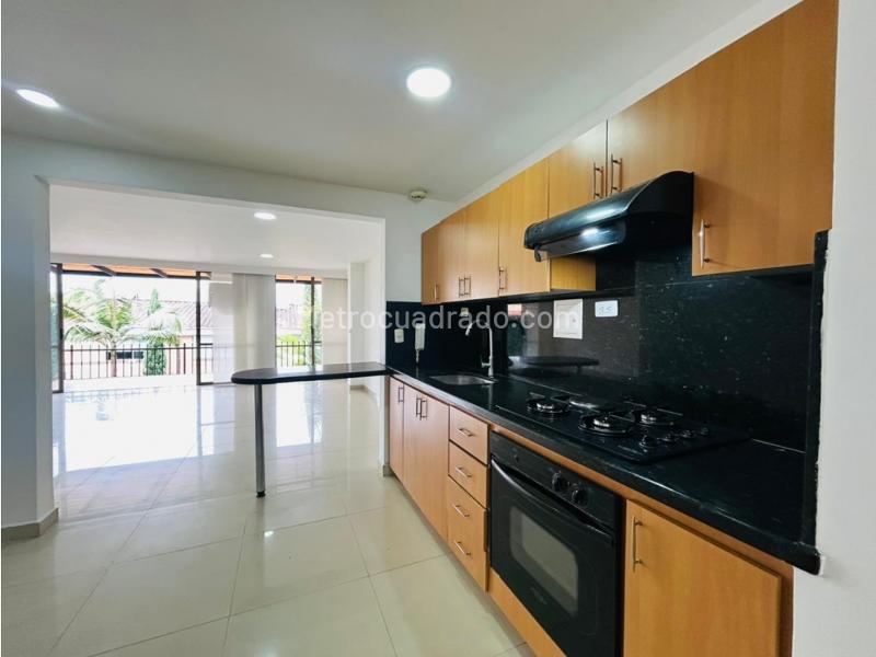 3BR House in Loma De Los Benedictinos (153 m²) - 3