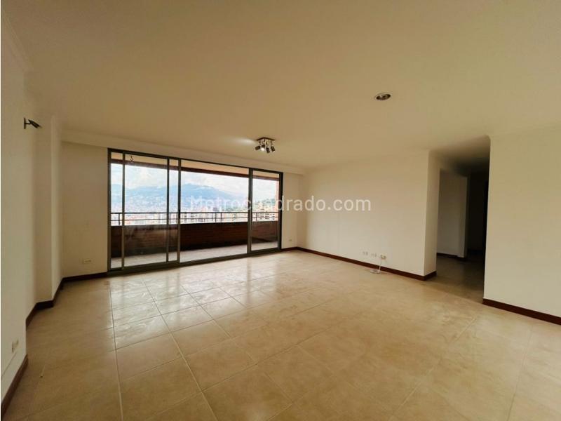 Apartamento de 3 Alcobas con Excelente Vista en Loma del Tesoro - 4