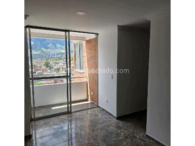 Apartamento de 3 alcobas en venta en Niquia, Bello, 60 m² · foto 3 de 13