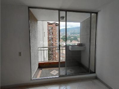 Apartamento de 3 alcobas en venta en Boston, Medellín, 61 m² · foto 2 de 13
