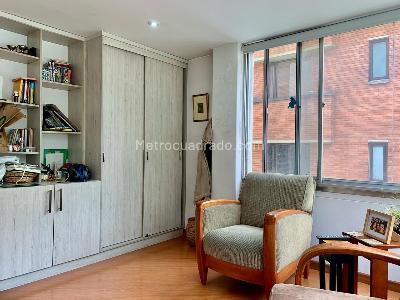 Apartamento de 3 alcobas en venta en El Refugio Chico, Bogotá, 133 m² · foto 2 de 15