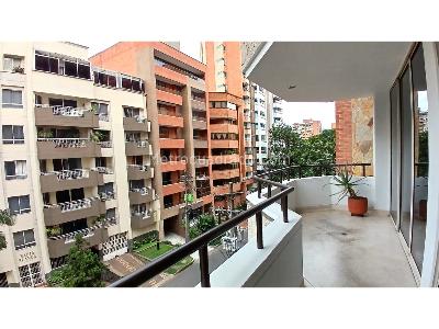 Apartamento de 3 alcobas en venta en Laureles, Medellín, 145 m² · foto 4 de 17