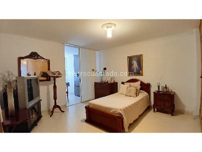 Apartamento de 3 alcobas en venta en Laureles, Medellín, 145 m² · foto 11 de 17