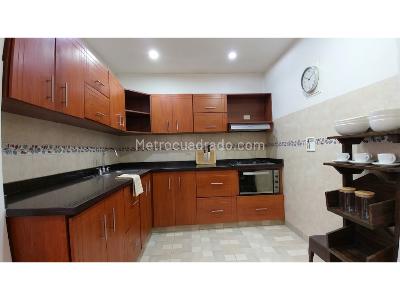 Casa de 5 alcobas en venta en Manrique Central, Medellín, 240 m² · foto 2 de 20