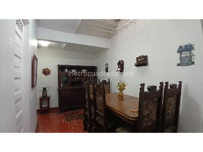 Casa de 5 alcobas en venta en Manrique Central, Medellín, 240 m² · foto 5 de 20