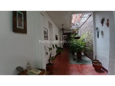 Casa de 5 alcobas en venta en Manrique Central, Medellín, 240 m² · foto 7 de 20