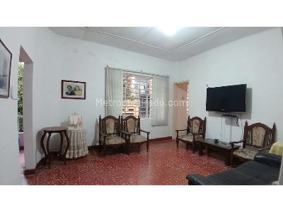 Casa de 5 alcobas en venta en Manrique Central, Medellín, 240 m² · foto 10 de 20