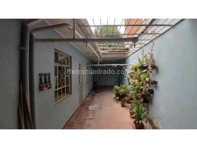 Casa de 5 alcobas en venta en Manrique Central, Medellín, 240 m² · foto 11 de 20