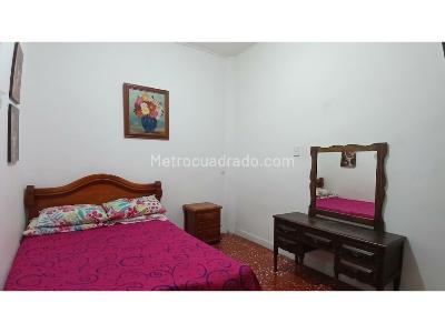 Casa de 5 alcobas en venta en Manrique Central, Medellín, 240 m² · foto 16 de 20