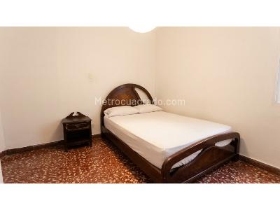 Casa de 5 alcobas en venta en Manrique Central, Medellín, 240 m² · foto 17 de 20