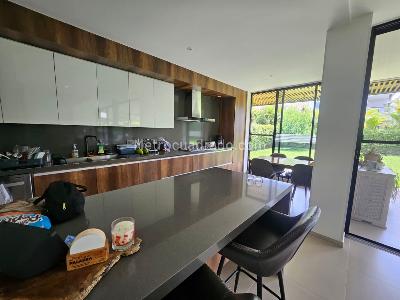 Casa de 4 alcobas en venta en Pance, Cali, 300 m² · foto 2 de 12
