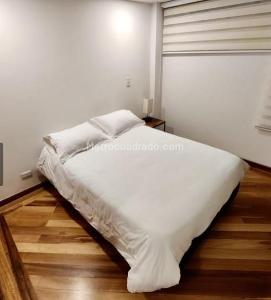 Apartamento de 2 alcobas en venta en Chico Norte, Bogotá, 78 m² · foto 2 de 11