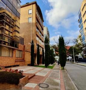 Apartamento de 2 alcobas en venta en Chico Norte, Bogotá, 78 m² · foto 8 de 11