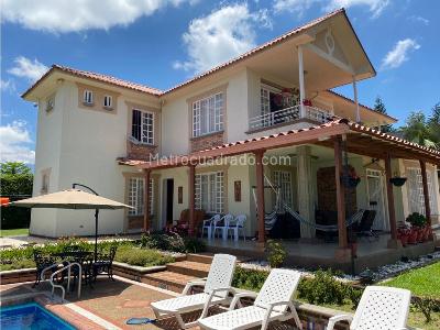 Casa de 5 alcobas en venta en Via Aeropuerto Internacional El Eden, Armenia, 1000 m² · foto 2 de 16