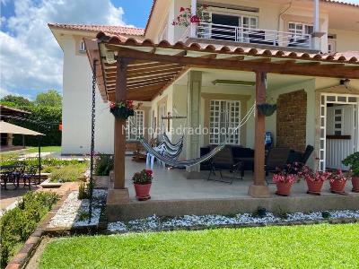 Casa de 5 alcobas en venta en Via Aeropuerto Internacional El Eden, Armenia, 1000 m² · foto 3 de 16