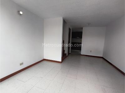 Casa de 3 alcobas en venta en Mazuren, Bogotá, 65 m² · foto 2 de 20