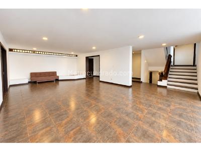 Casa de 4 alcobas en venta en La Arboleda, Cali, 740 m² · foto 2 de 20