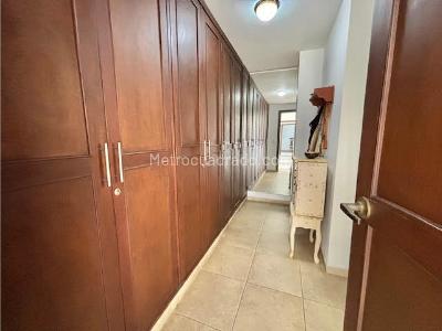 Apartamento de 4 alcobas en venta en Seminario, Cali, 256 m² · foto 12 de 20