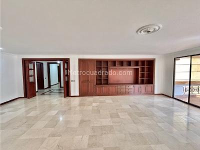 Apartamento de 3 alcobas en venta en Centenario, Cali, 196 m² · foto 2 de 20