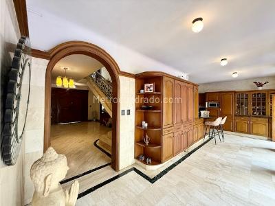 Casa de 5 alcobas en venta en Santa Teresita, Cali, 844 m² · foto 12 de 20