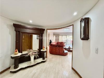 Apartamento de 4 alcobas en venta en Aguacatal, Cali, 380 m² · foto 2 de 20