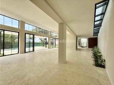 Casa de 5 alcobas en venta en Laguna Seca, Cali, 730 m² · foto 2 de 20