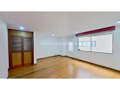Apartamento de 1 alcoba en venta en Chico Lago, Bogotá, 67 m² · foto 3 de 13